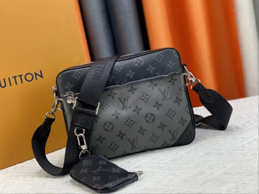 Stylische Monogram Crossbody Tasche mit Pouch